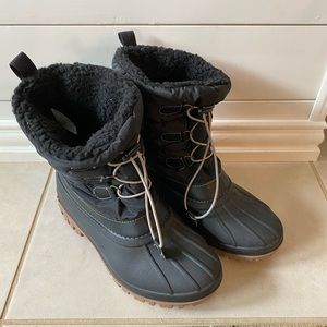 Snow boots